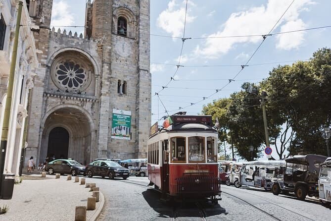 Tram 28 tour with a Lisbon historian