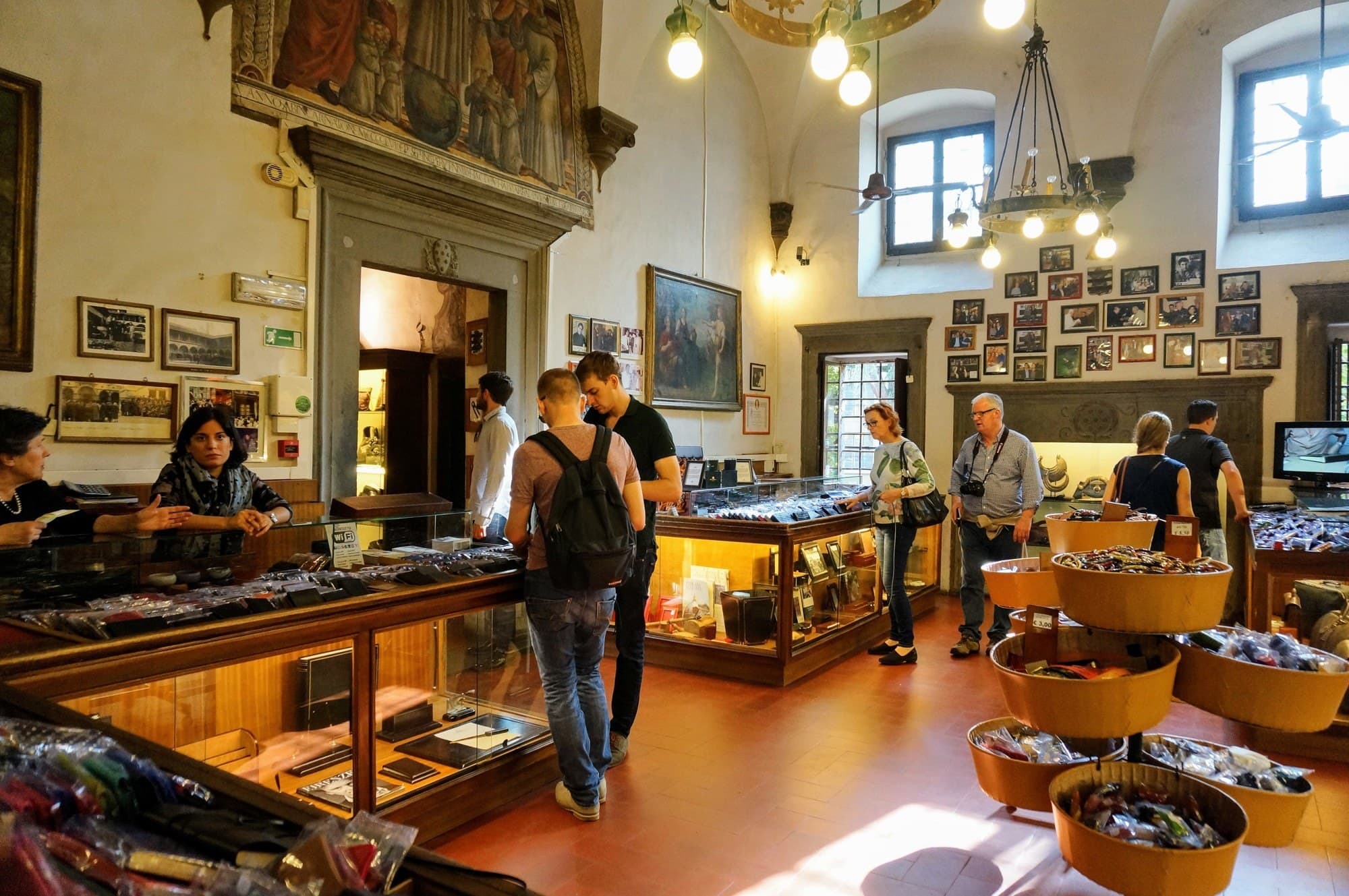 Leather craft workshop at Scuola del Cuoio